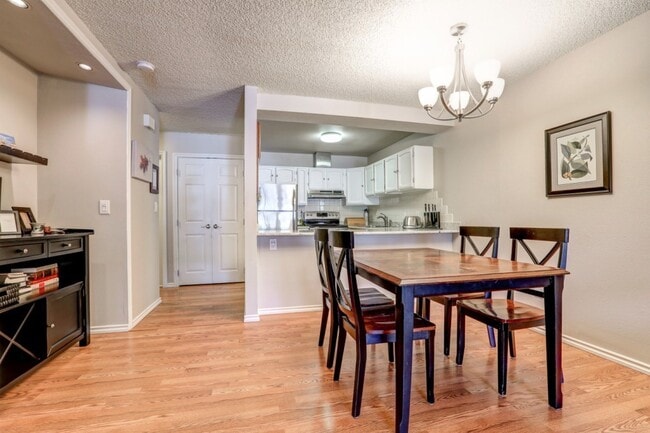 Building Photo - Downtown Redmond, 2 Bed Condo unit