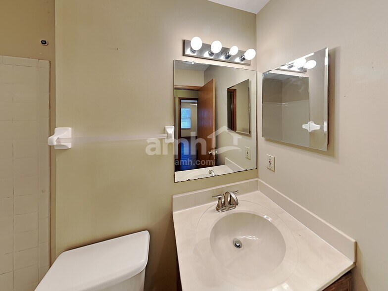 Building Photo - 1465 Pinestone Dr