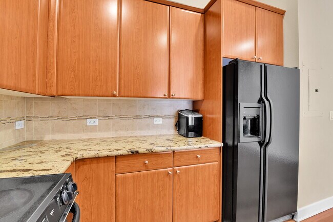 Building Photo - $1,900.00, 1 bed, 1 bath, located in Denve...