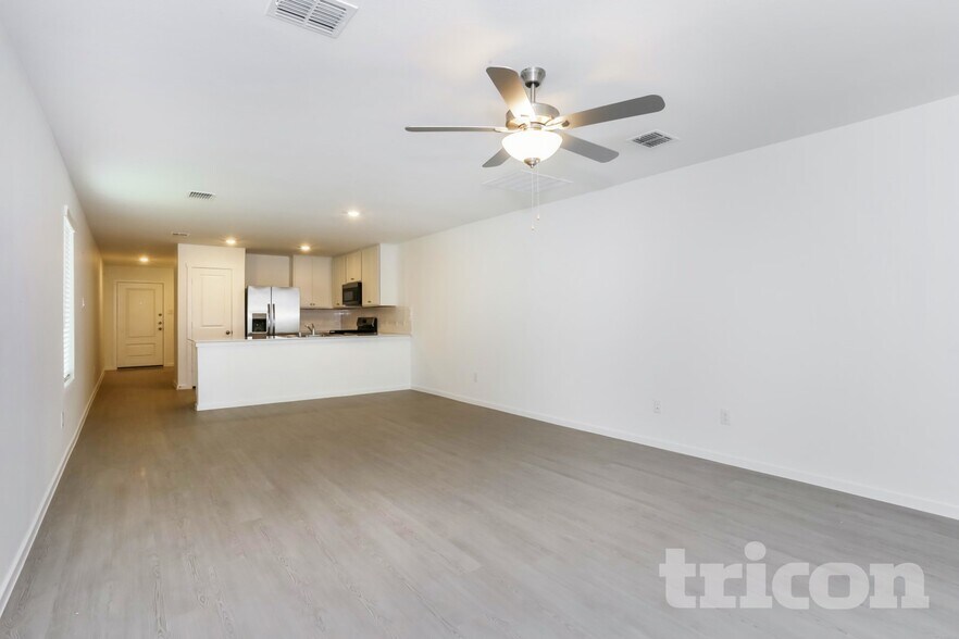 Building Photo - 15233 Rangeland Rd