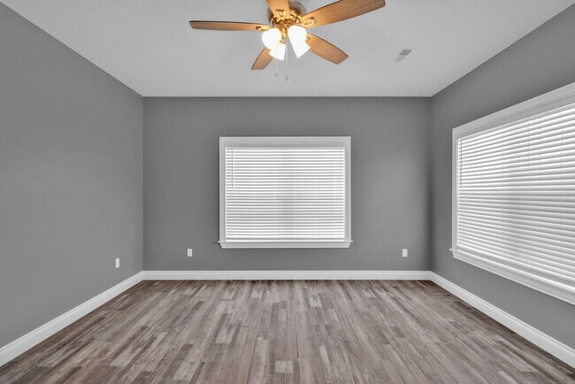 Building Photo - 3011 E 12th St