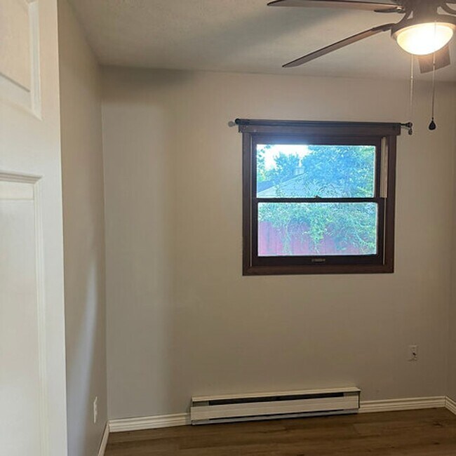 Building Photo - 319 N Elm St