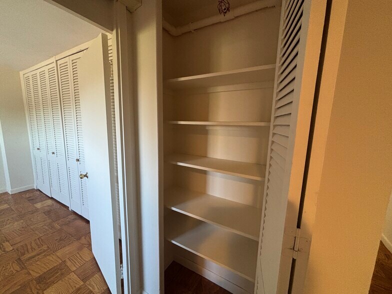 Building Photo - 16 Monmouth Ct