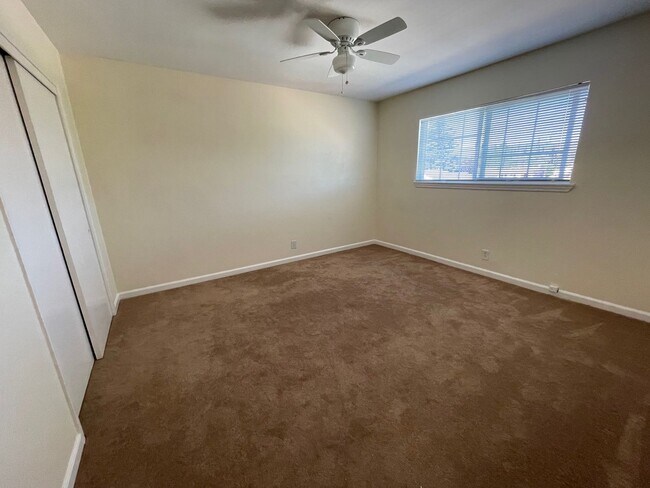 Building Photo - Unit 3