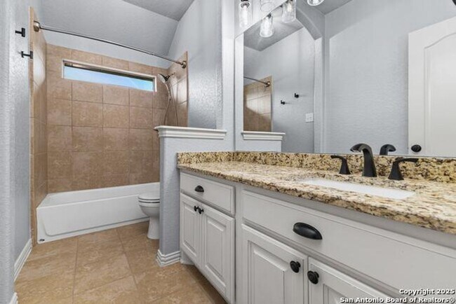 Building Photo - Move In Ready - Stunning 4 bd/2.5 Located ...