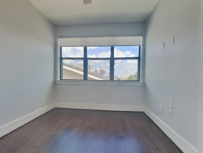 Building Photo - 2401 Crawford St