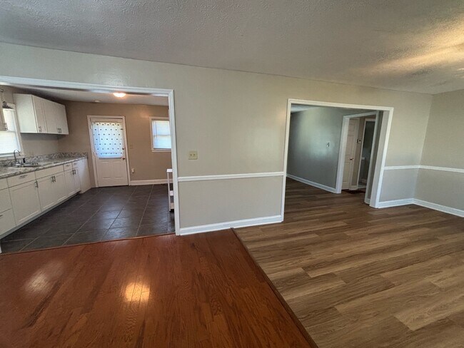 Building Photo - 4937 Walnut Dr