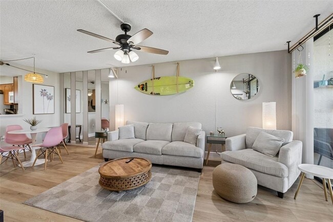 Building Photo - 900 Cove Cay Dr