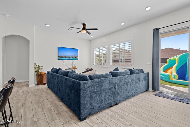 Building Photo - 12646 Amesbury