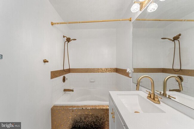 Building Photo - 2503 Lemontree Terrace