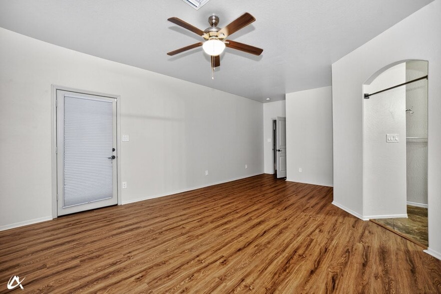 Building Photo - 2523 S 41st Ave
