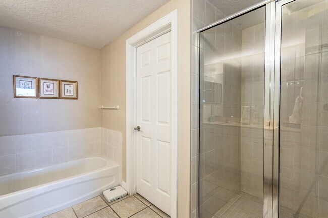 Building Photo - Stunning 8th-Floor Oceanview Condo – 3 Bed, 2.5 Bath