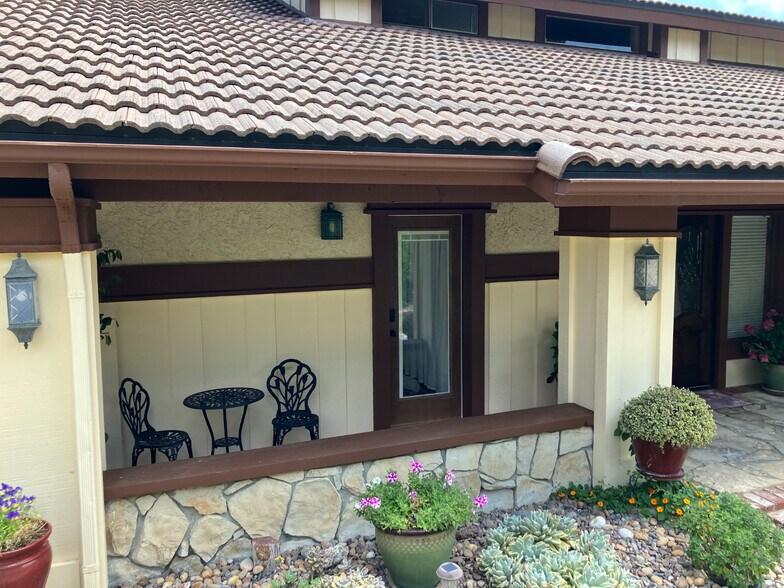 Building Photo - 651 Paseo Vista