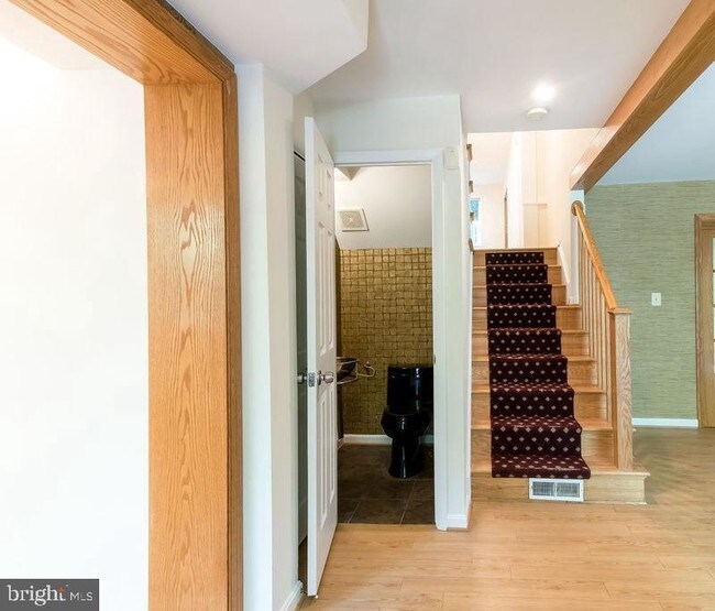 Building Photo - 4111 Denfeld Ave