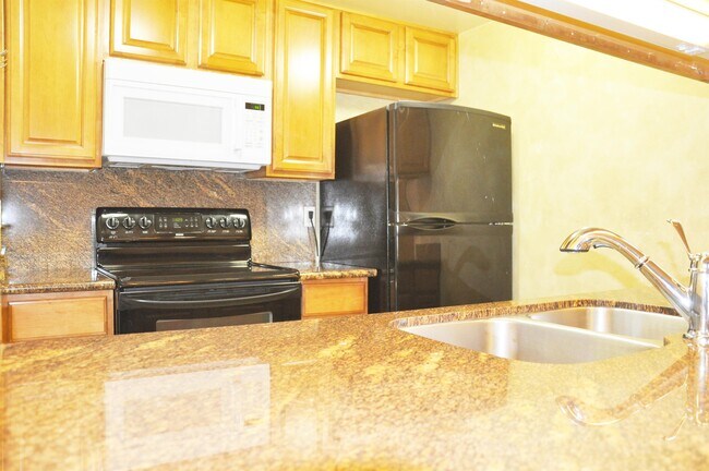 Building Photo - 5572 Magnolia Terrace