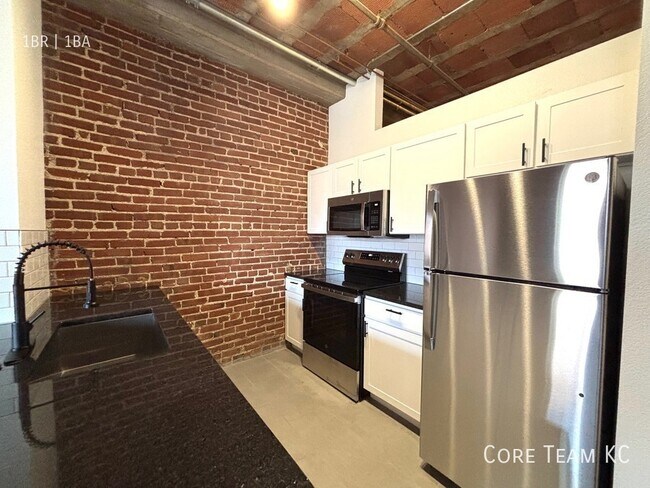 Building Photo - 204 Walnut St