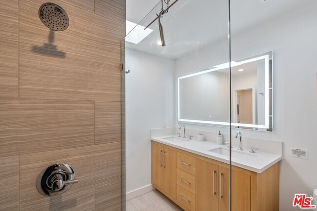 Building Photo - 3632 Beverly Ridge Dr