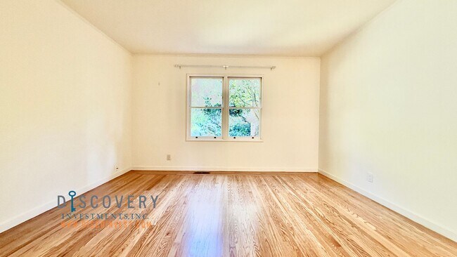 Building Photo - Mid-Century Montclair 3+ Bedroom with Filtered San Francisco Bay Views!
