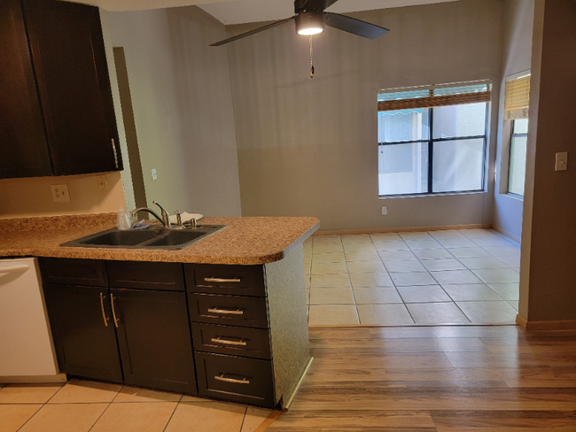 Building Photo - 490 Elm Dr