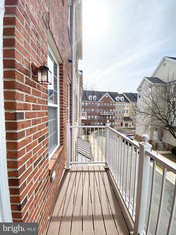 Building Photo - 2663 Manhattan Pl