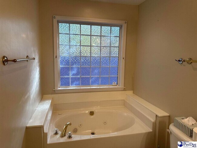 Building Photo - 438 Quail Pointe Dr