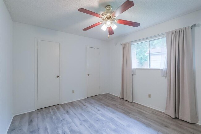 Building Photo - 5026 Algernon Dr