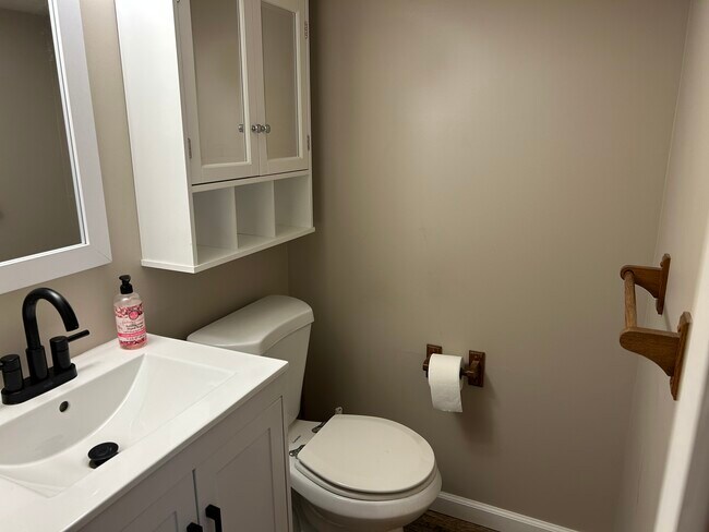 Building Photo - 602 Flint Rd