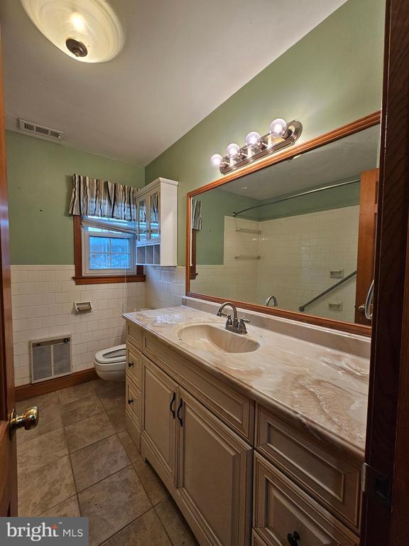 Building Photo - 615 Villa Ave