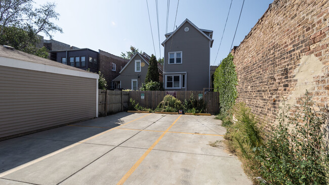 Building Photo - 1148 W Addison St