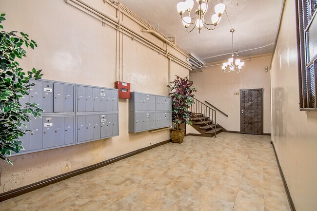 Interior Photo - mon5233