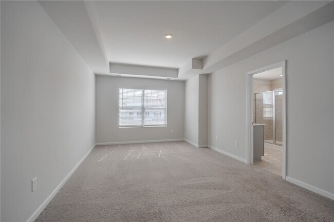 Building Photo - 14 Loebner Ln