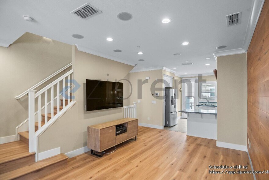 Building Photo - 410 Longden Ave