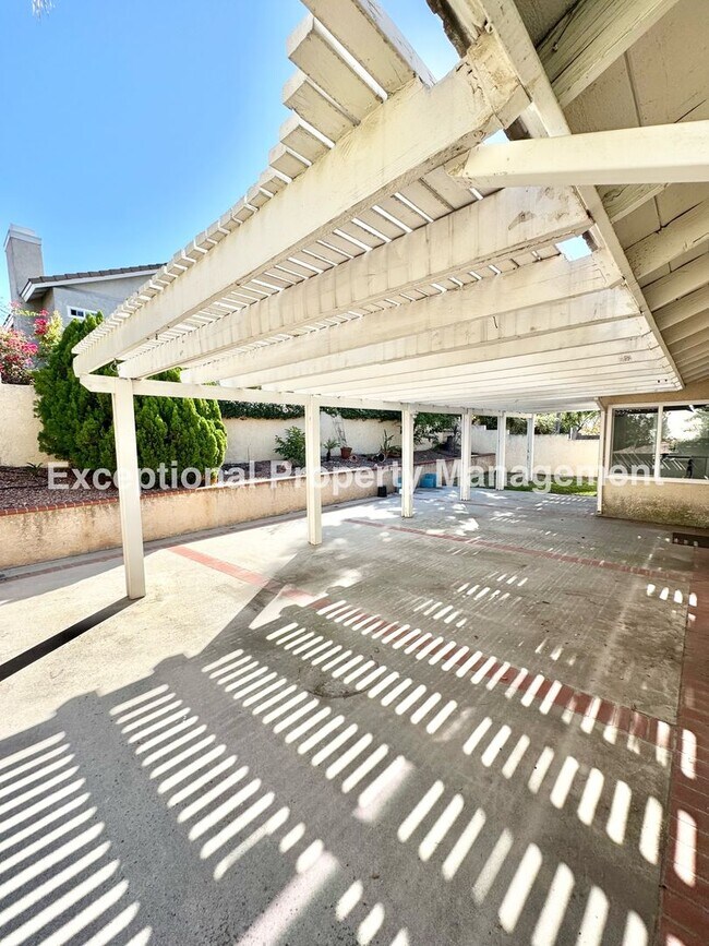 Building Photo - Ready to move in 3 bed 2 bath single story home
