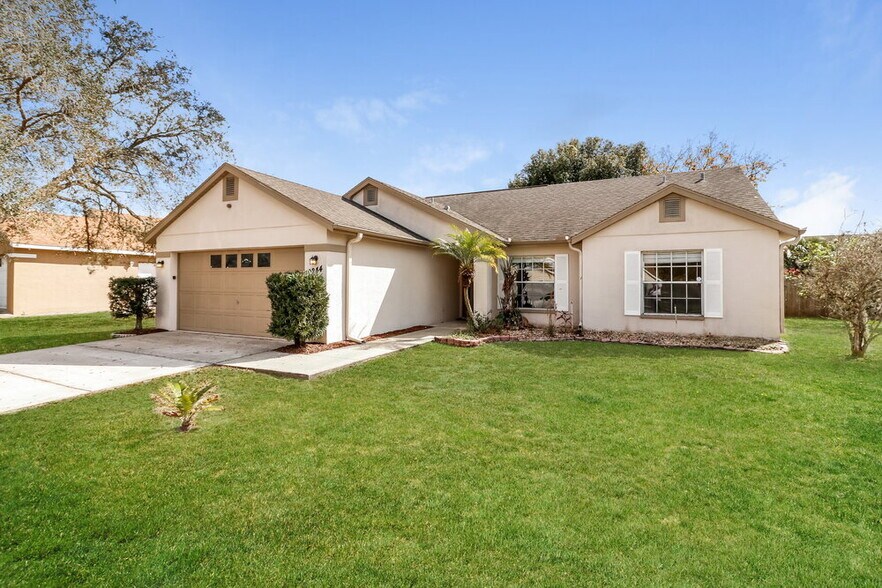 Building Photo - 10244 Rainbow Oaks Dr