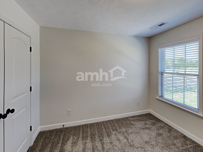 Building Photo - 2913 Dusenburg Dr