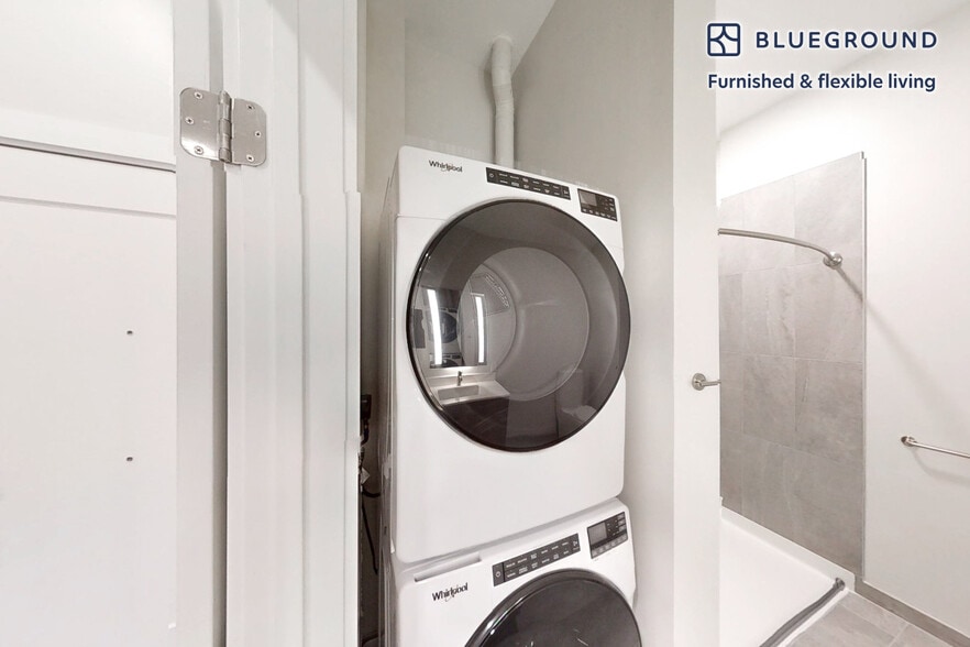 Building Photo - 20 Fourth Avenue-SI ID3601A