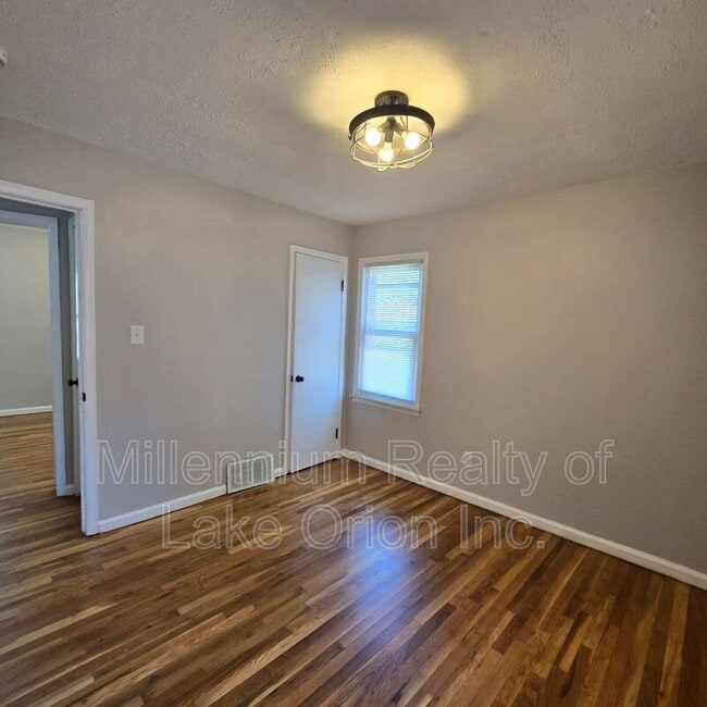 Building Photo - 136 W Princeton Ave