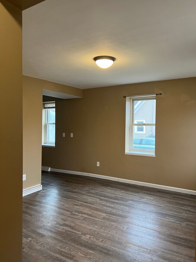 Building Photo - 702 Gertrude St