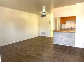 Building Photo - 444 S Ashland Ave