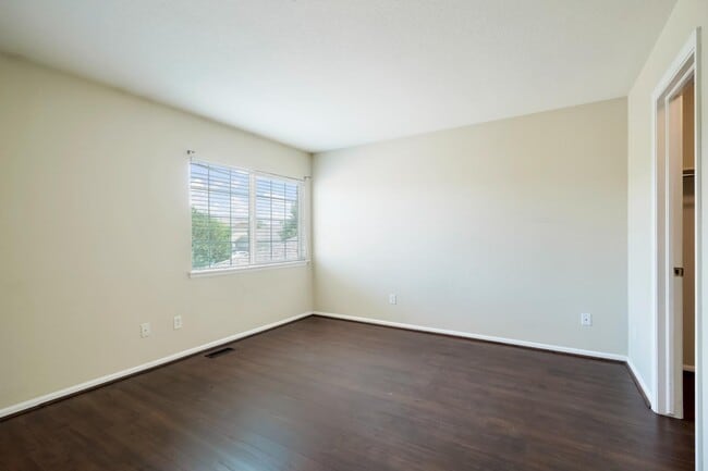 Building Photo - 14400 Albrook Dr