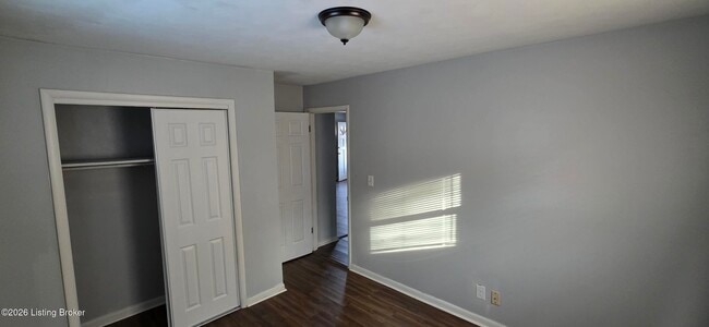 Building Photo - 2420 Farnsley Rd