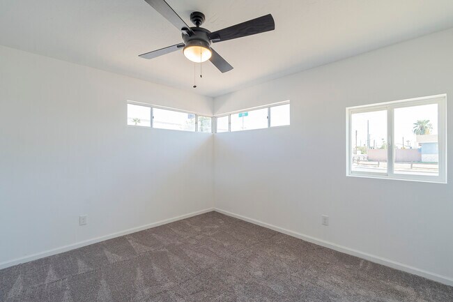 Building Photo - 460 N Longmore
