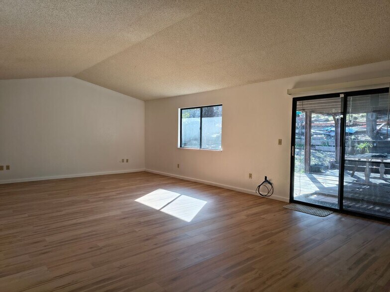 Building Photo - 1475 Godell St