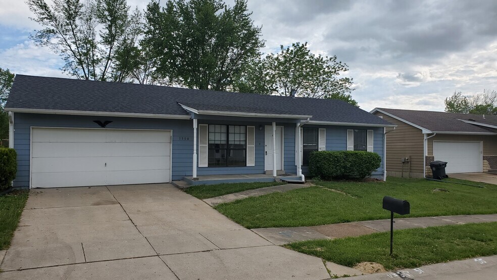 Building Photo - 1350 Manuka Dr