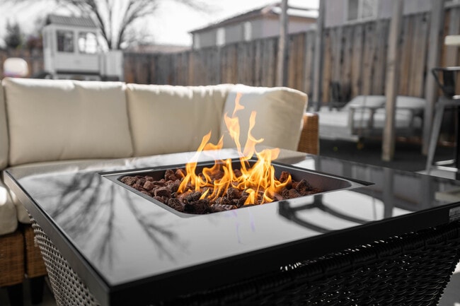 Building Photo - 1894 Pyramid Creek Dr