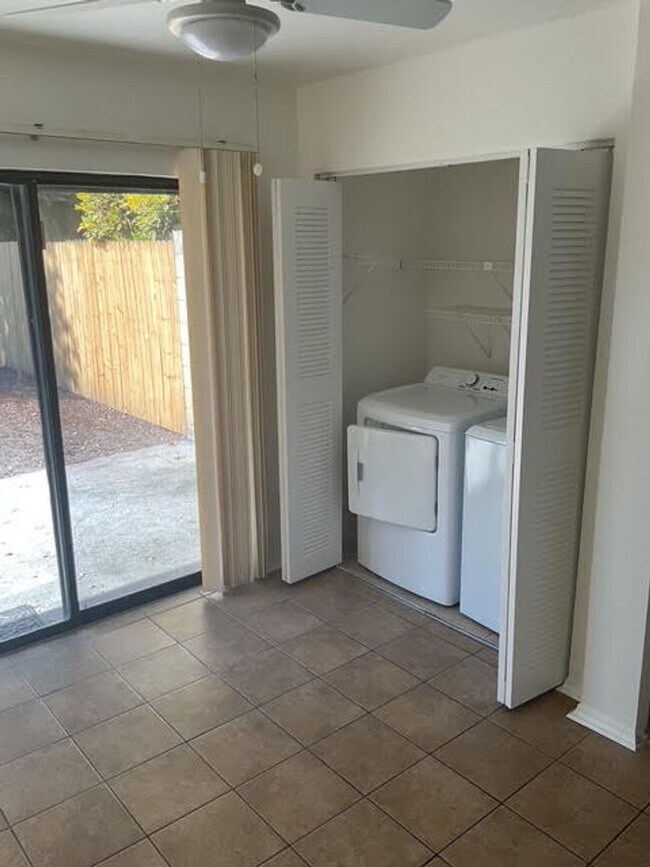 Building Photo - Beautiful Newly Renovated 2 Bedroom 2 Bath...