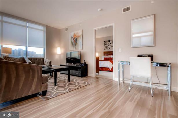 Building Photo - 8231 Crestwood Heights Dr