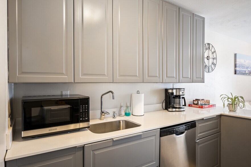 Building Photo - 4857-1 S Fox St