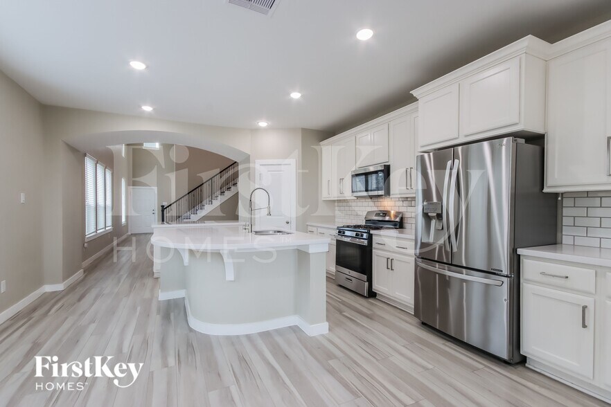 Building Photo - 15758 Cairnwell Bend Dr