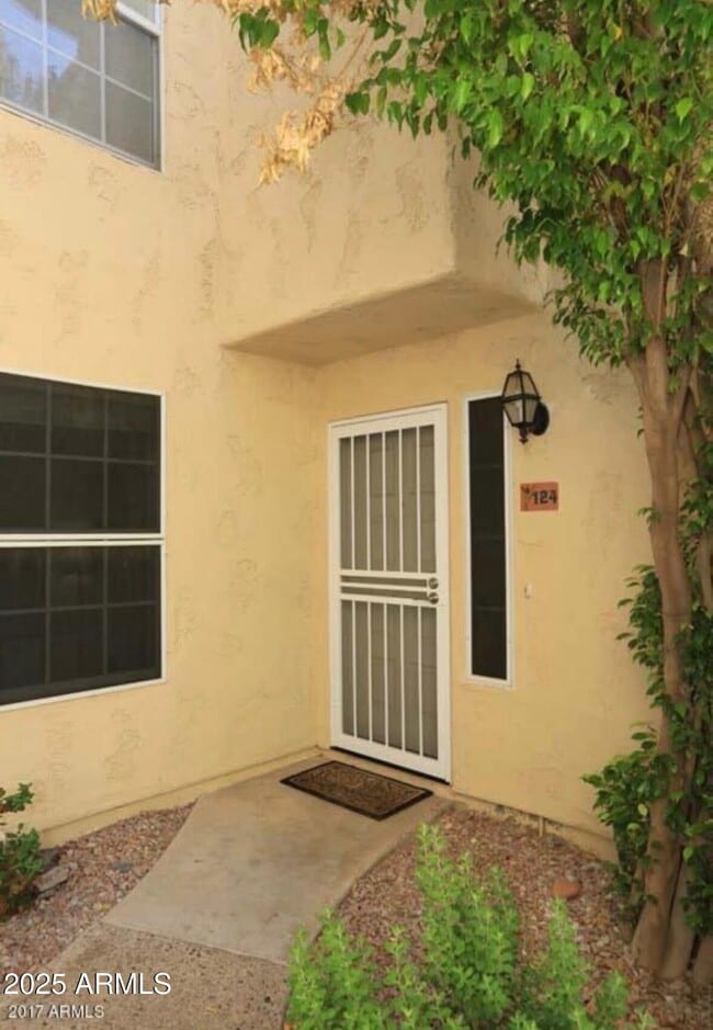 Building Photo - 1333 E Morten Ave